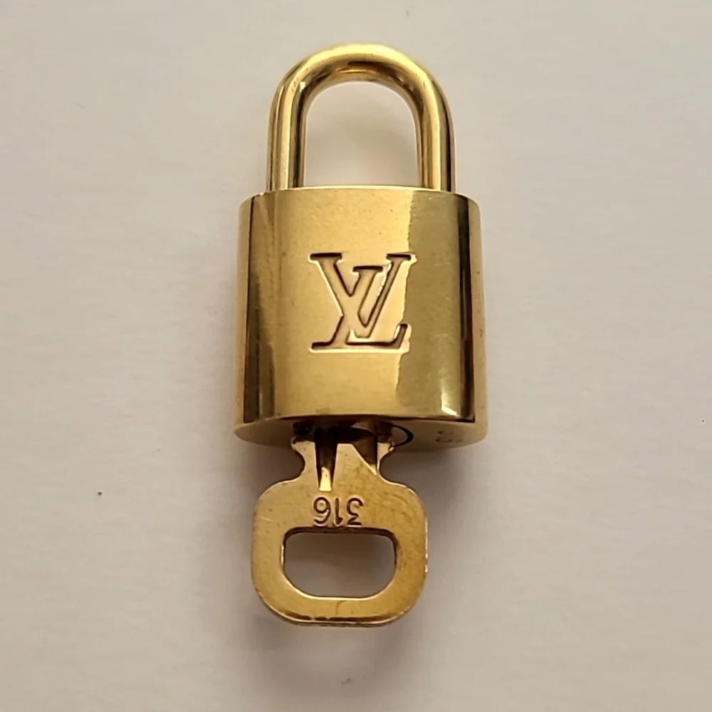 #316 LOUIS VUITTON PADLOCK & KEY #316 BAG LOCK & KEY LOUIS VUITTON